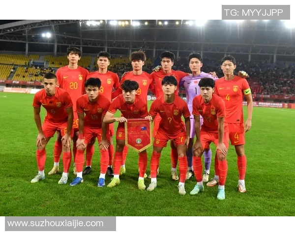 全球足球巨星齐聚一堂 豪华合照展现绿茵场上的辉煌瞬间